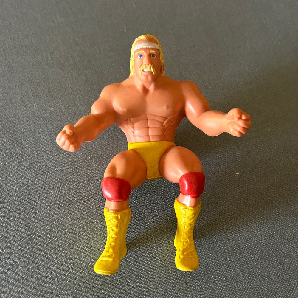 Vintage Hulk Hogan finger Puppet bendable action figure ~ Titan Sports Inc 1985
